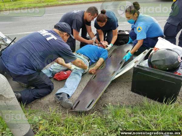 Lesionado motociclista tras chocar contra camioneta en la carretera Tarímbaro–Morelia  - Foto 0 