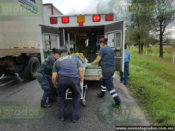 Lesionado motociclista tras chocar contra camioneta en la carretera Tarímbaro–Morelia  - Foto 2 