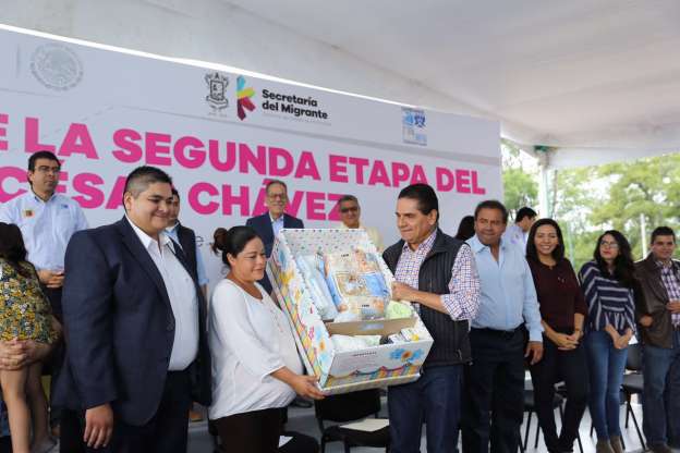 Silvano Aureoles inaugura la segunda etapa del Parque "César Chávez" en Tangancícuaro - Foto 1 
