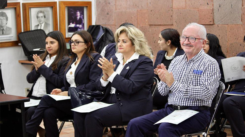 Capacitó Icatmi a personal del Ayuntamiento de Zamora en atención al cliente