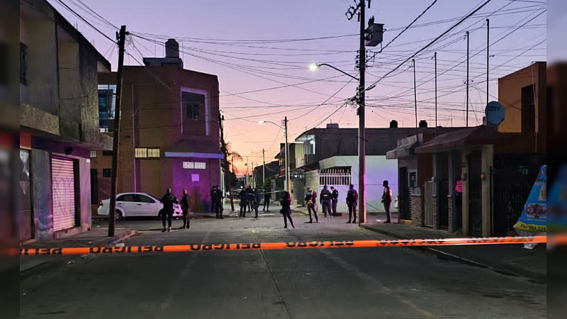 Hombre es asesinado a balazos en colonia El Valle de Zamora, Michoacán  