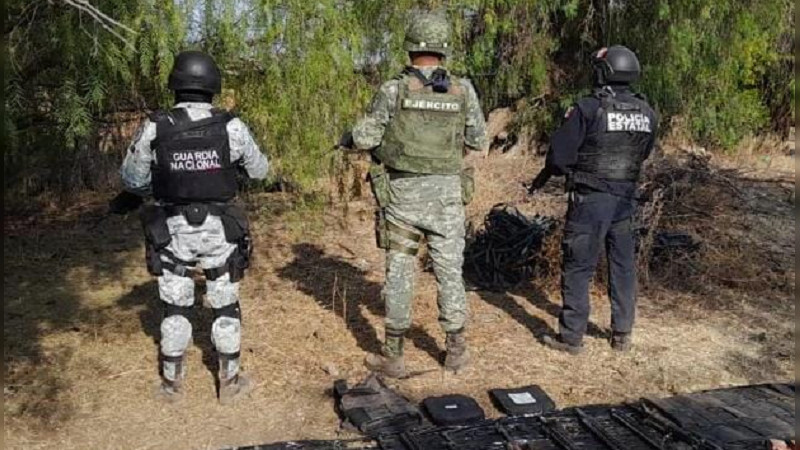 Ejército Mexicano y FGR aseguran arsenal y drogas en Chiapas 