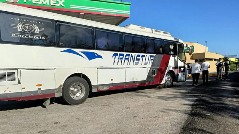 Detienen a 49 migrantes irregulares en Quintana Roo que viajaban en autobús 