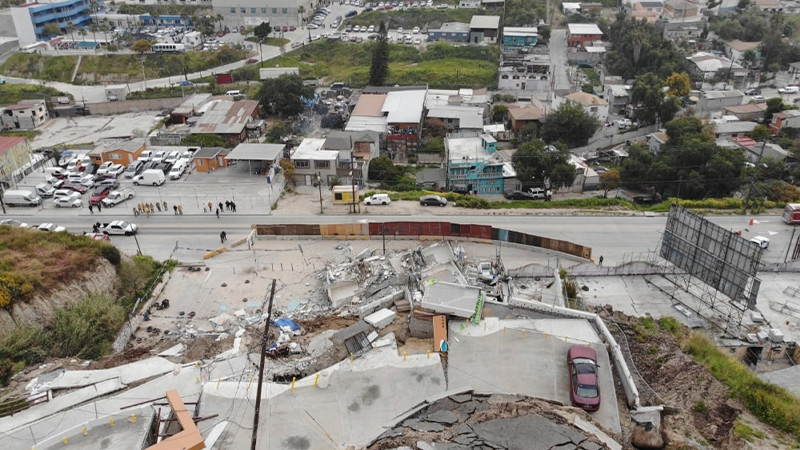 Colapsa segundo edifico en el Fraccionamiento La Sierra en Tijuana