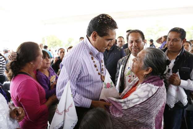 Silvano Aureoles arranca construcción de Primaria Intercultural Indígena en San Juan Nuevo - Foto 1 