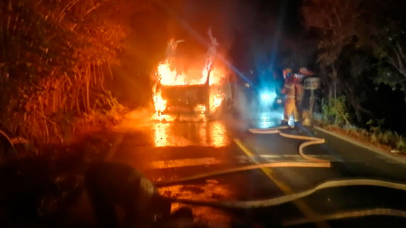 Reportaron bloqueo carretero en Nayarit con quema de vehículos 