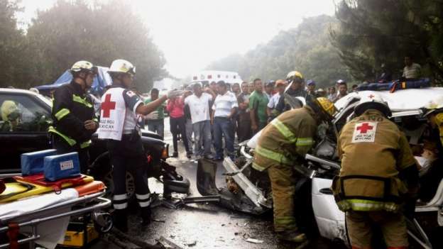 Heridas seis personas tras choque frontal en Uruapan, Michoacán - Foto 0 