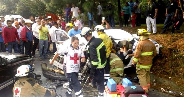 Heridas seis personas tras choque frontal en Uruapan, Michoacán - Foto 2 