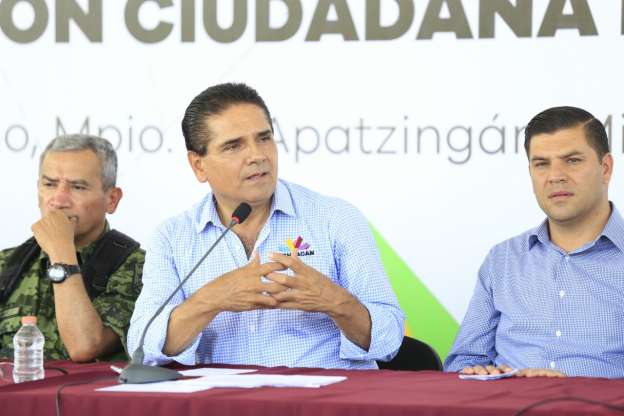 Diálogo abierto, entre el Gobernador e integrantes del Comité Ciudadano de Cenobio Moreno en Apatzingán - Foto 1 