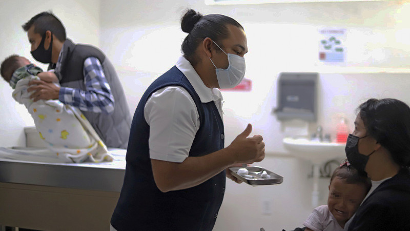 Instala Salud Michoacán en Uruapan 4 módulos para vacunación de menores y adolescentes 