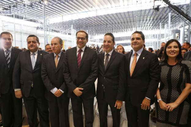  Silvano Aureoles asiste a primer informe del Gobierno de Querétaro  