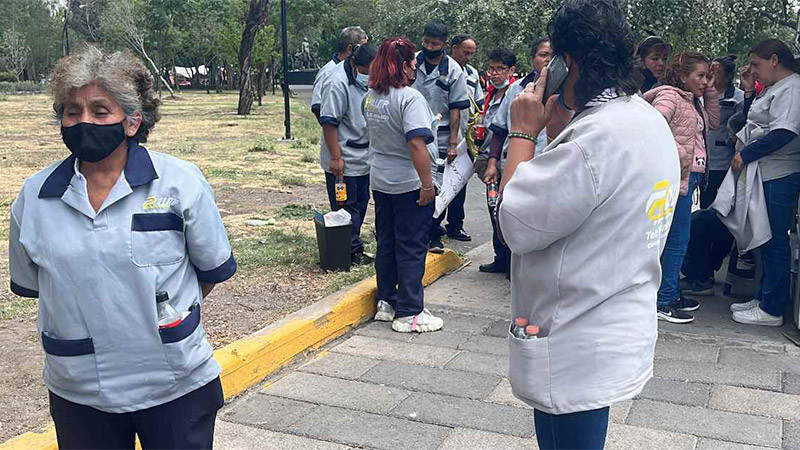 Trabajadores de limpieza bloquean vialidades en Coyoacán por falta de pago 