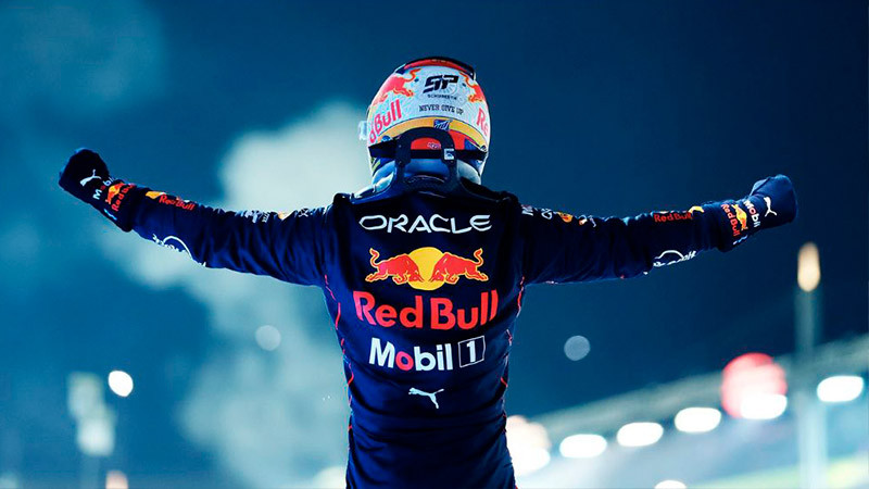 Papá de Checo Pérez niega favoritismo de Red Bull hacia Verstappen 