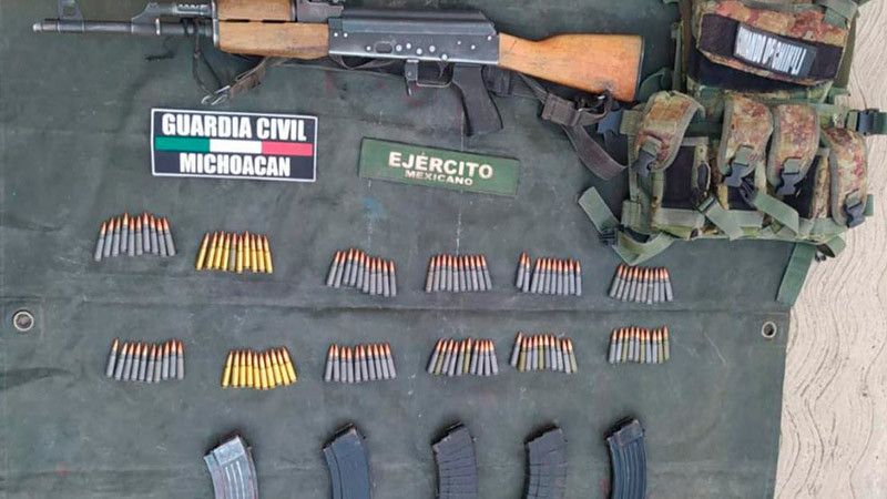 Detienen en Múgica, Michoacán a dos personas con arma de fuego y 120 municiones 