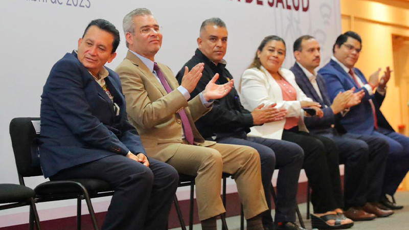 Reconoce Bedolla labor solidaria y humanitaria de trabajadores del sector salud