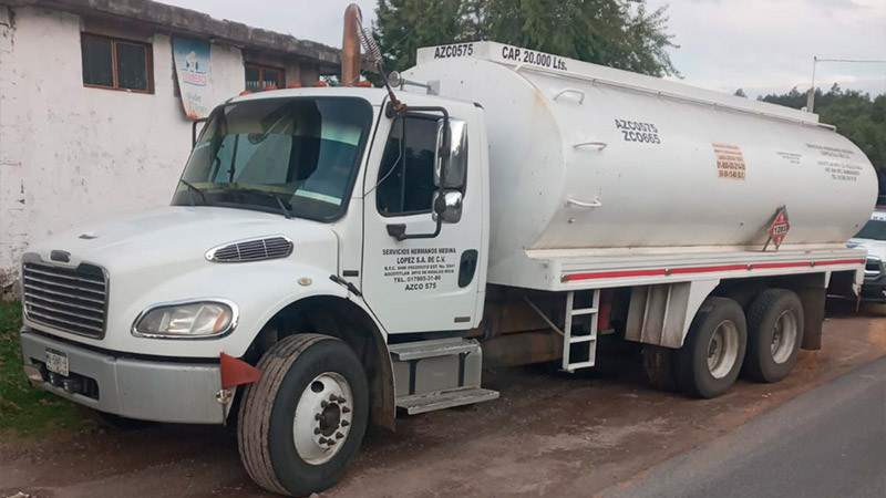 Asegura la GC pipa de combustible abandonada en Hidalgo, Michoacán 