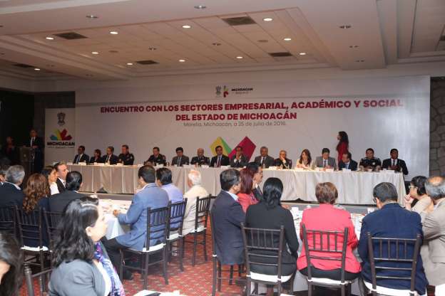 Silvano Aureoles sostiene un encuentro con representantes de los sectores empresarial, académico y social del estado - Foto 1 