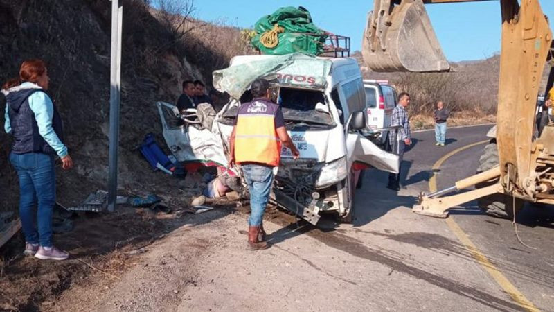 Accidente carretero en Oaxaca deja al menos 4 muertos y 10 heridos 