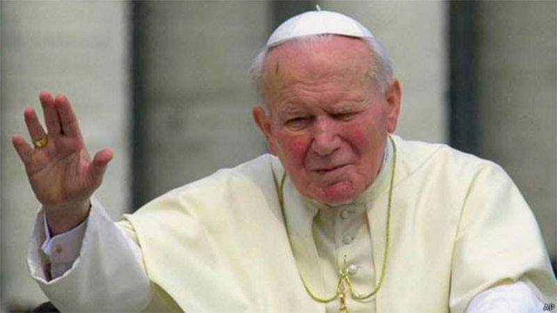Serie de Netflix crea polémica sobre Juan Pablo II 