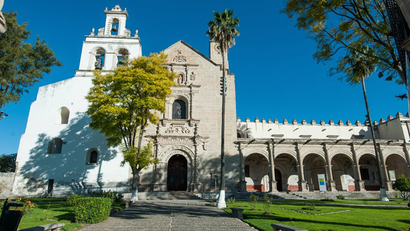 Sectur invita a conocer Cuitzeo, el Pueblo Mágico sede de la Kermés del DIF