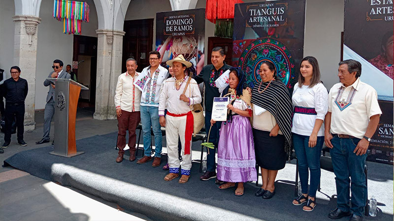 Premia IAM a ganadores del desfile artesanal de Domingo de Ramos de Uruapan 