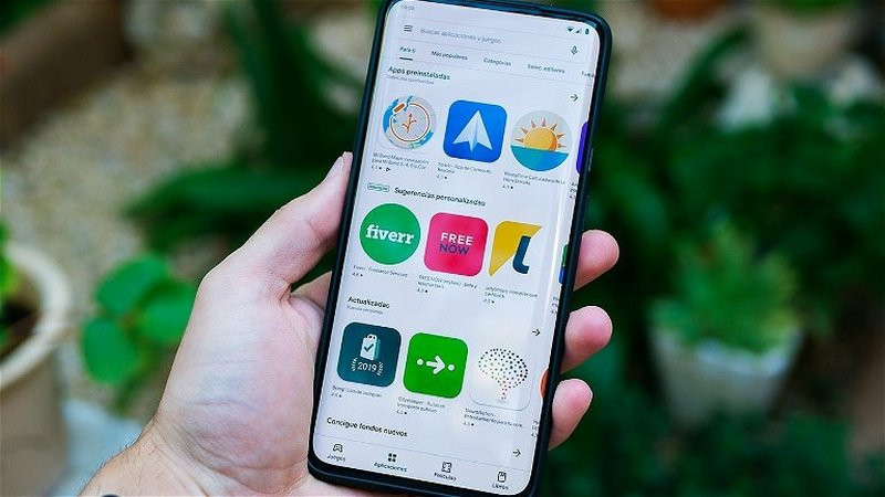 Retiran 60 apps de Google Play Store por compartir software malicioso 