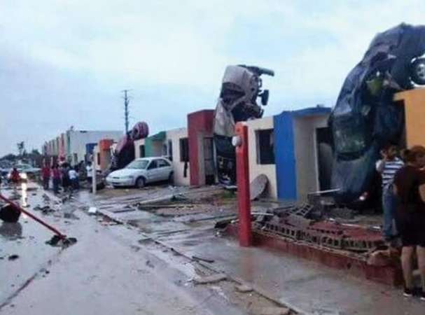 Siete muertos y cientos de heridos, tras devastador tornado en Coahuila - Foto 0 