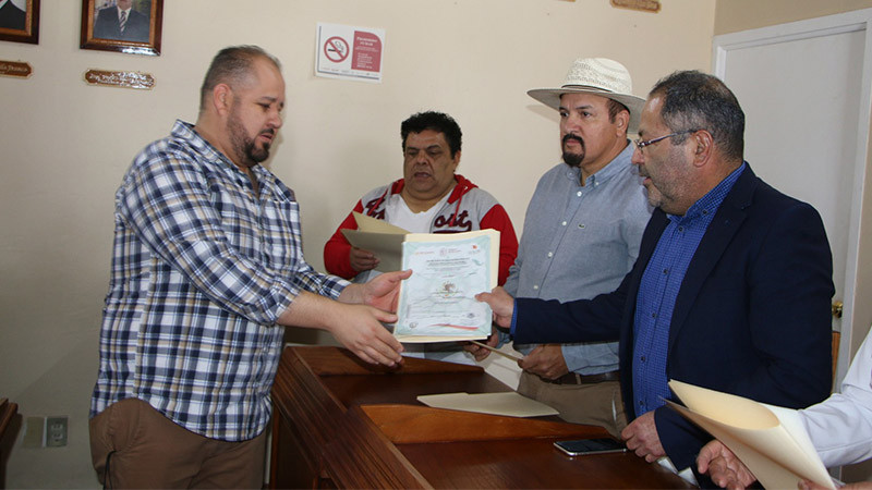 Entregan constancias a quienes culminaron curso básico de corte de cabello, en Ciudad Hidalgo