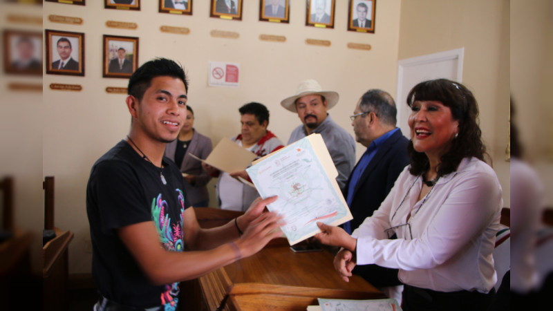 Entregan constancias a quienes culminaron curso básico de corte de cabello, en Ciudad Hidalgo