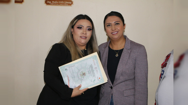 Entregan constancias a quienes culminaron curso básico de corte de cabello, en Ciudad Hidalgo