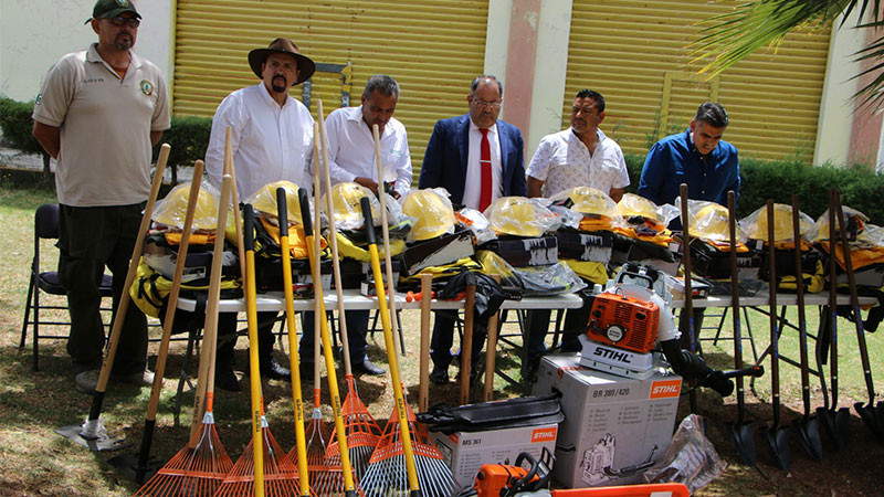 Alcalde de Cd Hidalgo entrega prendas de protección y herramientas a ...