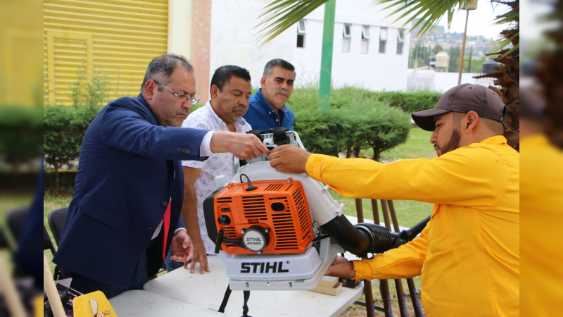 Alcalde de Cd Hidalgo entrega prendas de protección y herramientas a brigadistas de Protección Civil