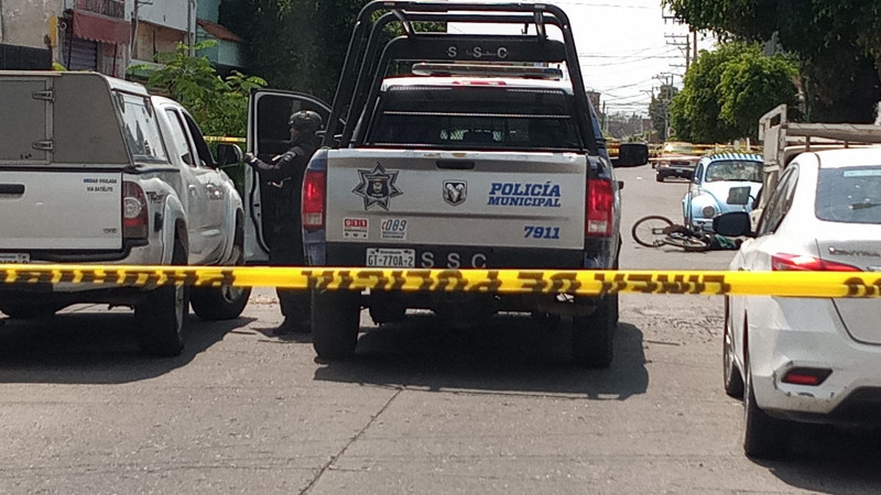 En Celaya, en plena vía pública encuentran a una persona sin vida con lesiones de bala 