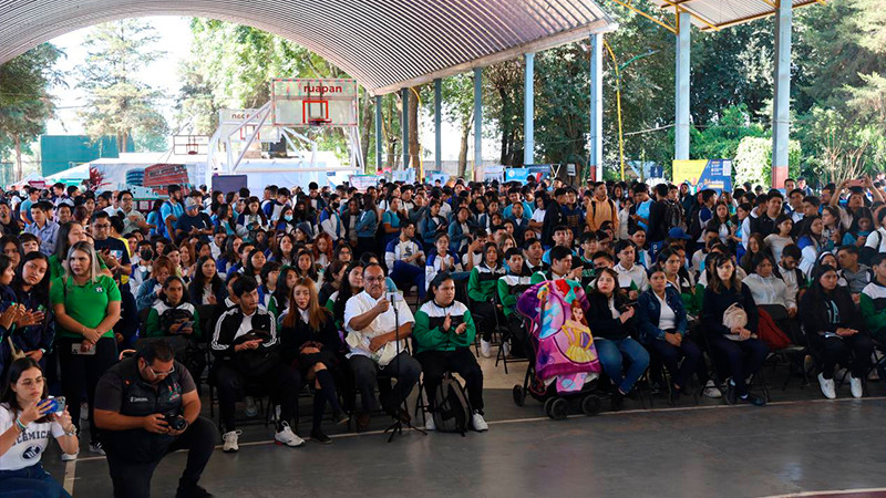 Inaugura Nacho Campos Expo Universidades 2023 en Uruapan