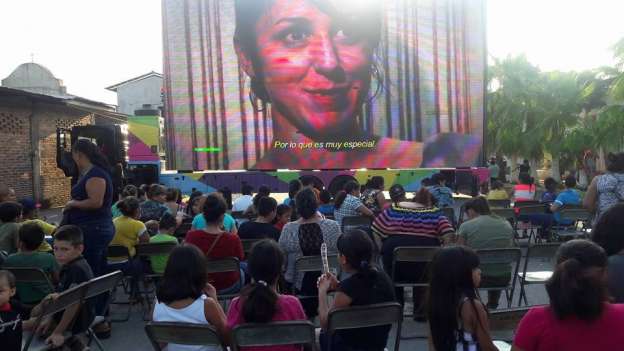 Cine móvil en Apatzingán - Foto 1 