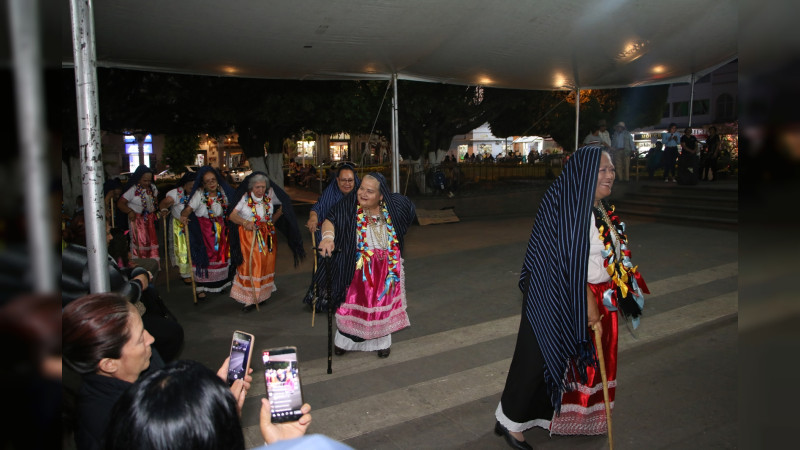Abuelitos de la Estancia del Adulto Mayor de Cd Hidalgo, participaron en la clausura del Feria de la Conserva