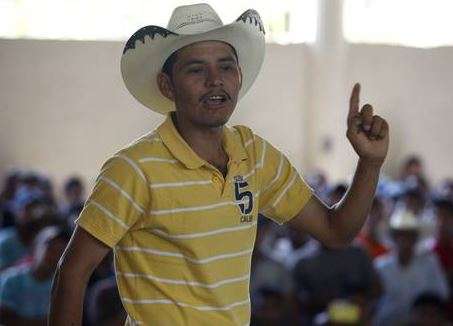 Hieren en emboscada al líder de autodefensas en Aquila, Michoacán 