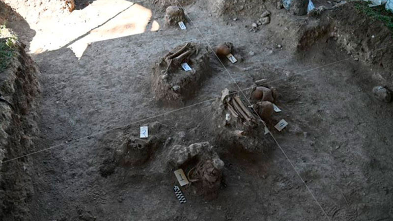Descubren una veintena de entierros ofrendados a un templo-pirámide del sitio maya Moral-Reforma