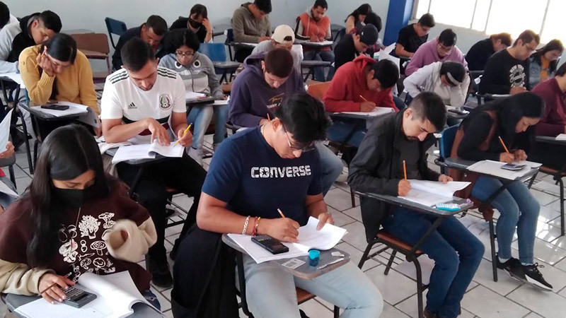 Entregan resultados del examen para acreditar el nivel medio superior 