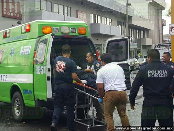 Chocan patrulla y vehículo en Zamora, Michoacán; hay dos policías heridos - Foto 0 