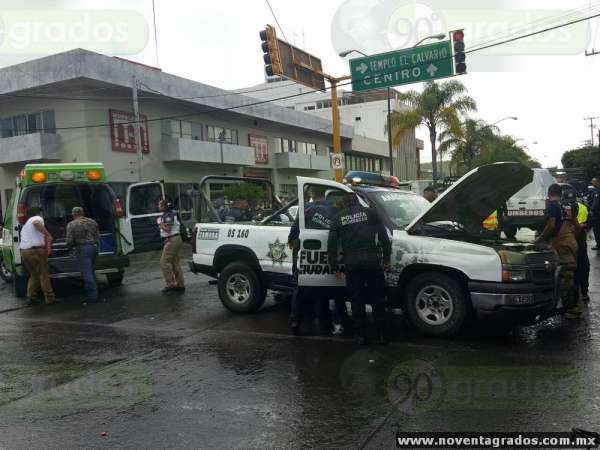 Chocan patrulla y vehículo en Zamora, Michoacán; hay dos policías heridos - Foto 3 
