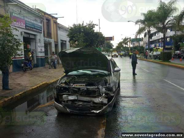 Chocan patrulla y vehículo en Zamora, Michoacán; hay dos policías heridos - Foto 4 
