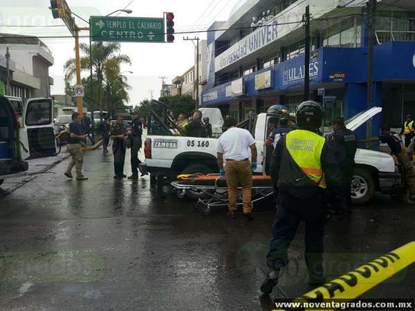 Chocan patrulla y vehículo en Zamora, Michoacán; hay dos policías heridos - Foto 5 