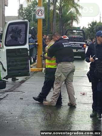 Chocan patrulla y vehículo en Zamora, Michoacán; hay dos policías heridos - Foto 6 