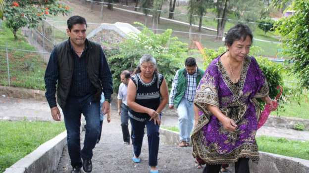  Ernesto Núñez se comprometió a darle mantenimiento a áreas verdes en Lomas de Santiaguito - Foto 1 