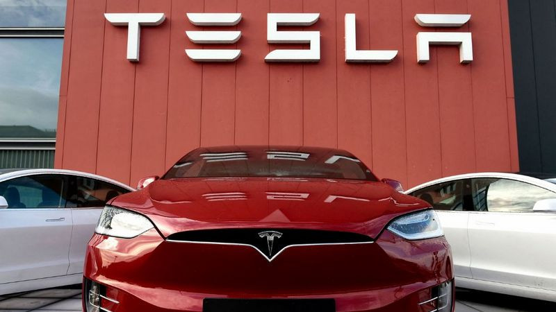 Caen en más de un 9 por ciento acciones de Tesla ante pérdida de rentabilidad de la empresa 