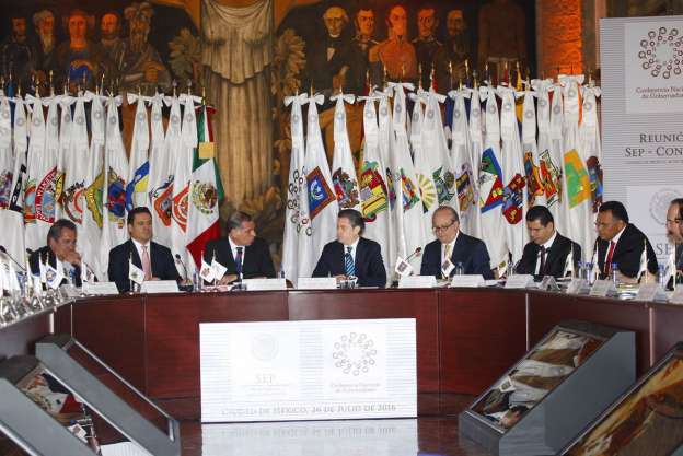 Gobernadores respaldan reforma educativa y piden privilegiar diálogo - Foto 0 