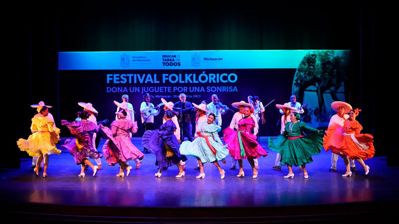 Festival Folklórico de la Secretaría de Educación Michoacán, recauda juguetes para niñas y niños 