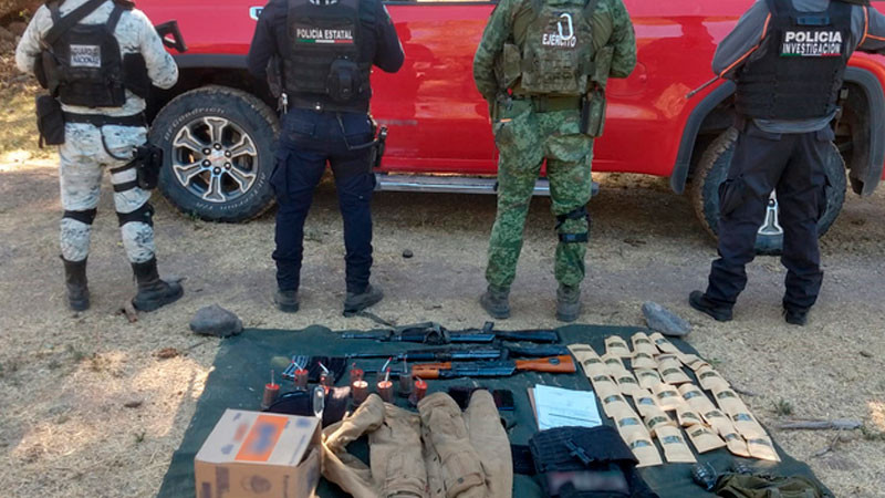En Zacatecas, aseguran vehículos con armas, cargadores y cartuchos; detienen a uno 
