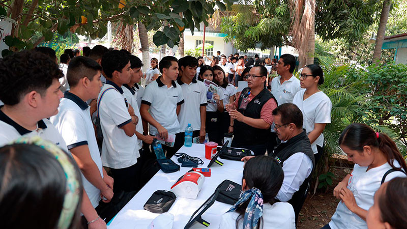 Caravana del Ijumich beneficia a más de mil 300 jóvenes en Apatzingán